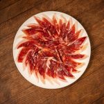 Jamón en plato_barrica